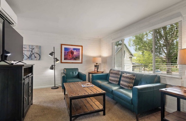 Downtown Cozy Home Base - Purple Sage 8