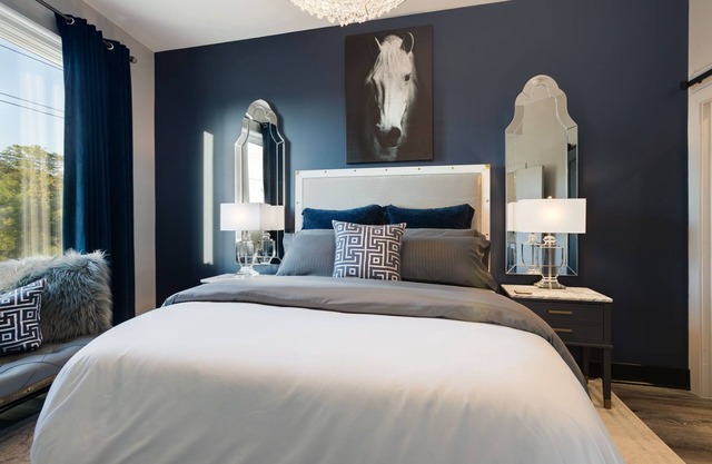 Downtown Exquisite Couples Weekend Getaway+Parking