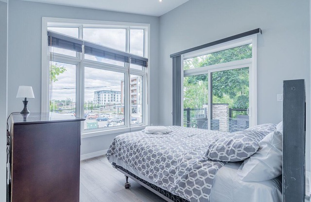 Downtown House 3BDR 2Bath BBQ HDTV Wi-Fi Balcony Sleeps up to 6