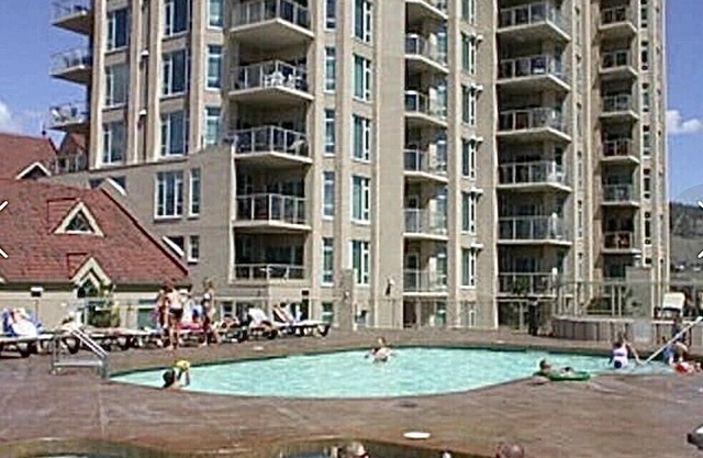 Downtown Lakefront Luxury. Amazing Views! Pools & hot tubs. Near beach.