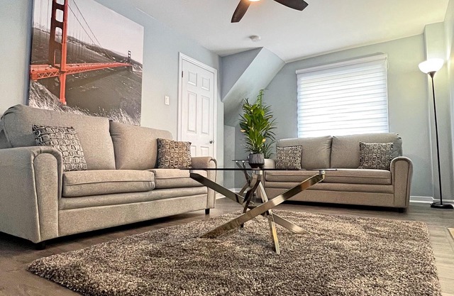 Downtown - Large Modern 2 BR APT + 1 Free Parking