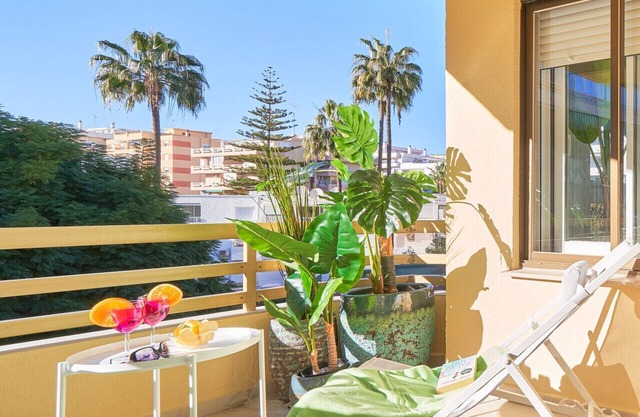 Downtown Marbella, steps from beach. Gorgeous sunny terrace, walk to everything!