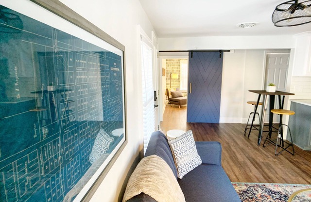 Downtown Modern 2BR step from dining and shopping