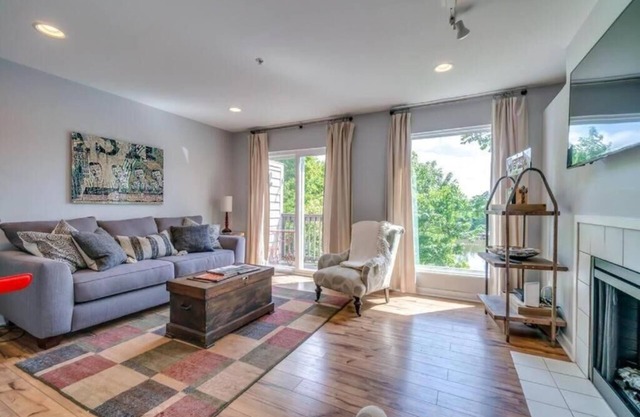 Downtown Nashville Covered Parking Beautiful Condo