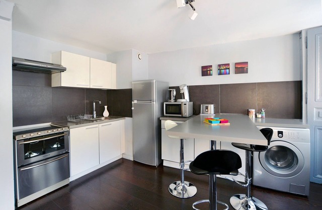 Downtown, quiet and cozy 1 BR apt (46 sqm)