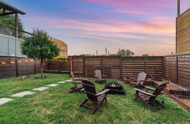 Downtown Retreat 3BD with Pool Table, Ping Pong, and Firepit!