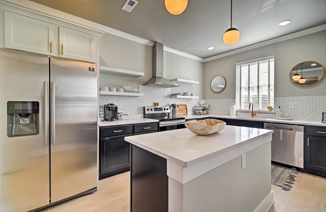 Downtown Stunner - views of Lookout Mountain and close to downtown favorites!