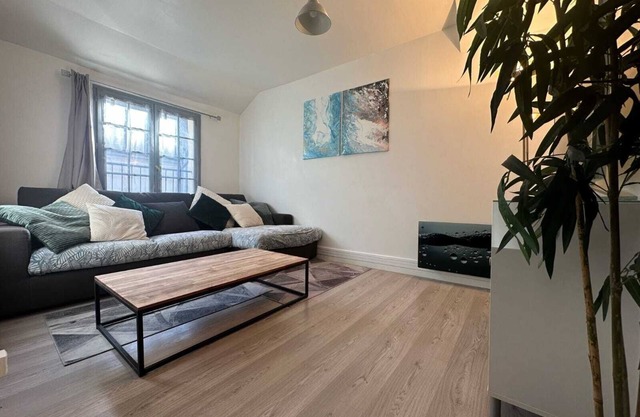 Downtown superb f3 with all comforts