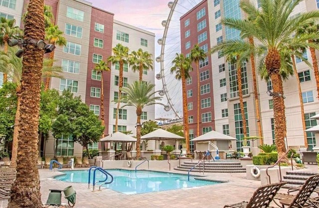 Downtown Vegas, Full Kitchen, Luxurious Resort-1 Bedroom at Flamingo by Hilton