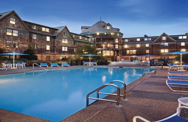Downtown Wyndham Newport Resort ~ Two Bedroom slps six ~ steps to Newport Harbor