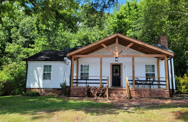 Dowtown Duncan with stream and deck