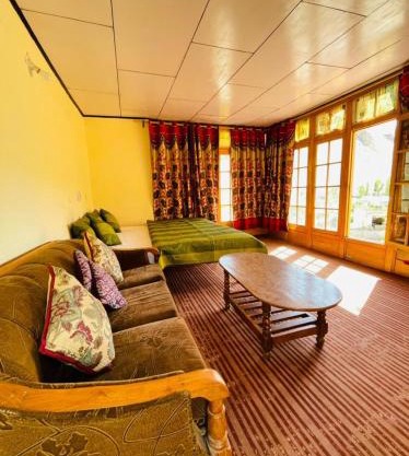 Dragon guesthouse and garden restaurant