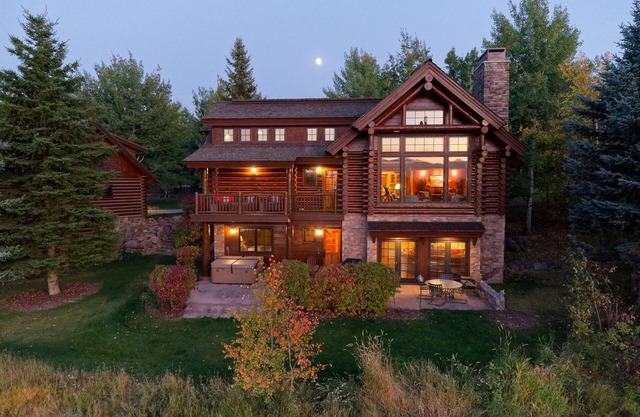 Dragonfly Cabin Luxury in Teton Springs, Victor ID w/A/C, Hot Tub, High Tech