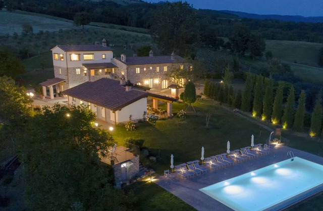 Dream house in Tuscany, amazing location, private pool, 8 bedrooms,10 bathrooms