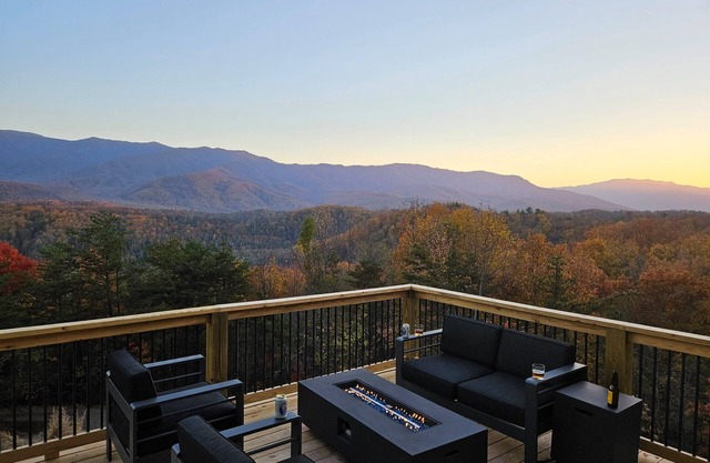 Dream View: Heated Pool| Hot tub| Theater| Arcade| Fire Pit| 25 Acres.