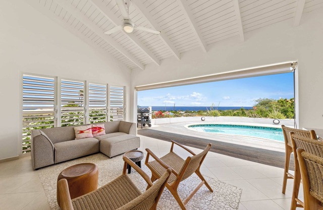 Dream View Villa: Private Pool & Sea Views!