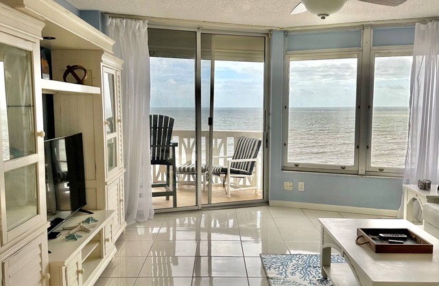 Dreams Come True! Charming 2-bedroom beachfront condo in delightful Ormond Beach