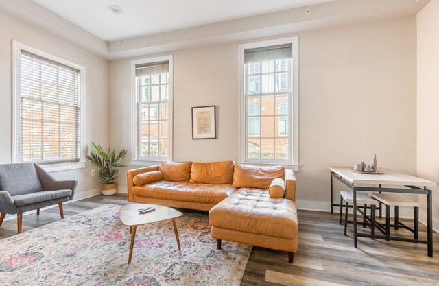 Dreamy Alexandria West 2BR w/W/D, nr Restaurants, by Blueground