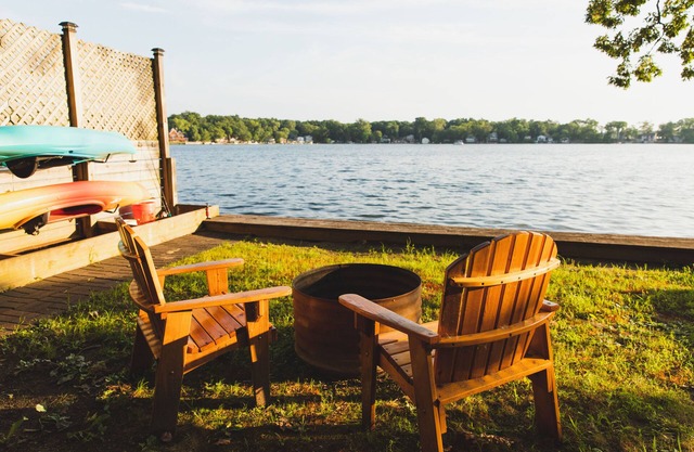 Dreamy lakefront cottage - 20 min from Ann Arbor!
