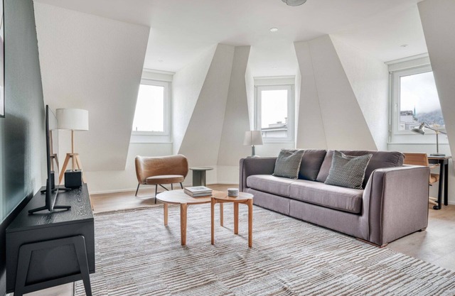 Dreamy Wiedikon 4.5 Room w/Storage & W/D, 3 min to Market, by Blueground