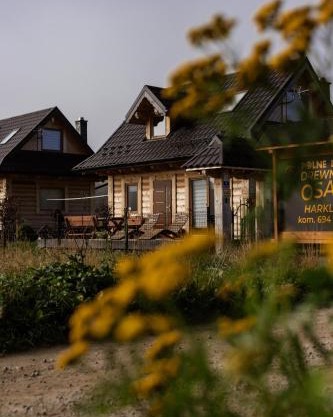 Drewniana Osada w Górach Polne Domki