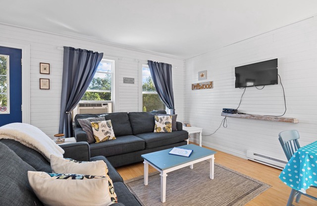 Drift Wood, Spacious 2 BRs, Living, Kitchen, Full Bathroom & a Patio