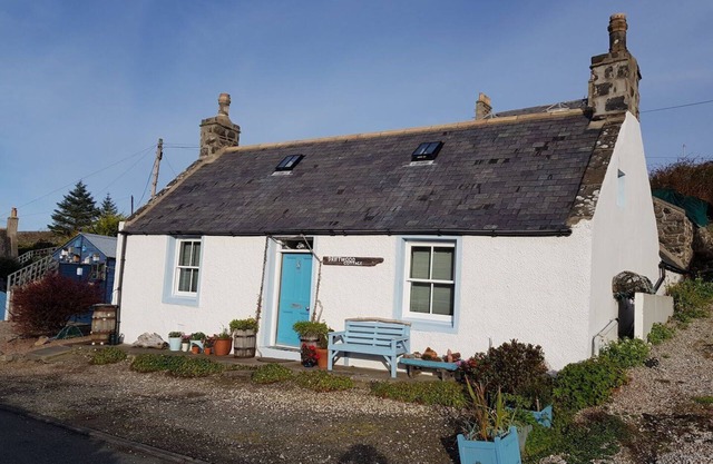 Driftwood Cottage, near Portsoy's historic harbour-stunning garden
