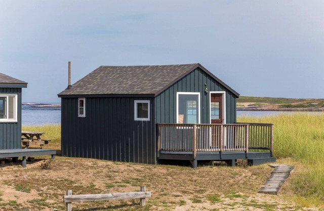 Driftwood Studio Beachfront cottage right in the Dunes