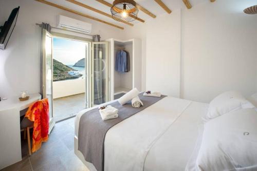 Droufakos’ home - Beachfront Lux 2BD apt. w. Views