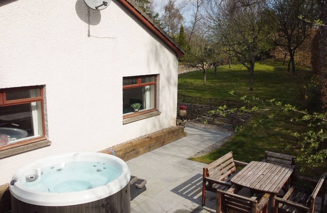 Druim an Lochain Cottage - farmstay in The Cairngorms