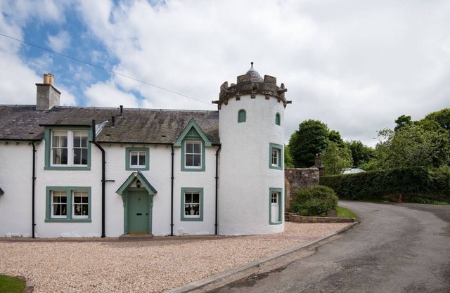 DRYBURGH STIRLING ONE - sleeps 4 in 2 bedrooms near St Boswells