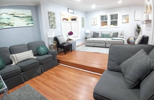 DT, WDC. Sleeps14 4 Bedrooms. 8beds +, 3.5 Bathrooms 2 en-suite. 3 car parking