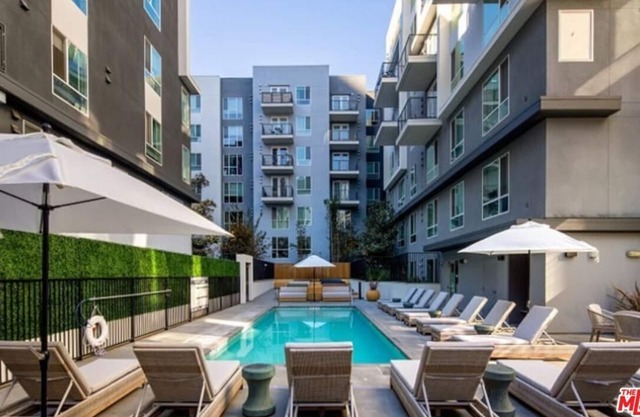 DTLA Luxury Condo with Pool, Gym, Work Pods & Conference Room