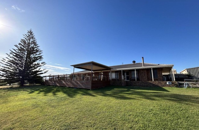 Dukes of Yorkes - Wallaroo Beach Frontage - Entire Home