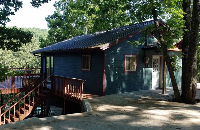 Dunndee's Lakefront-Private Setting-Huge Lake View