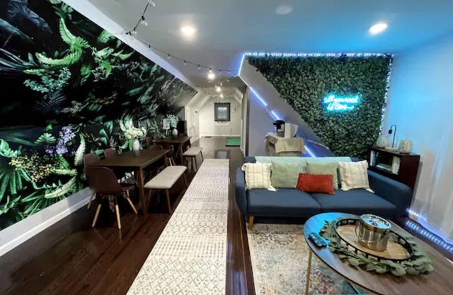 Duplex apt + Dining & Game Floor w/80in Projector