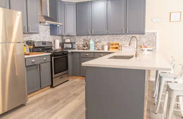 Duplex Centrally located self check-in, wifi, attached Garage