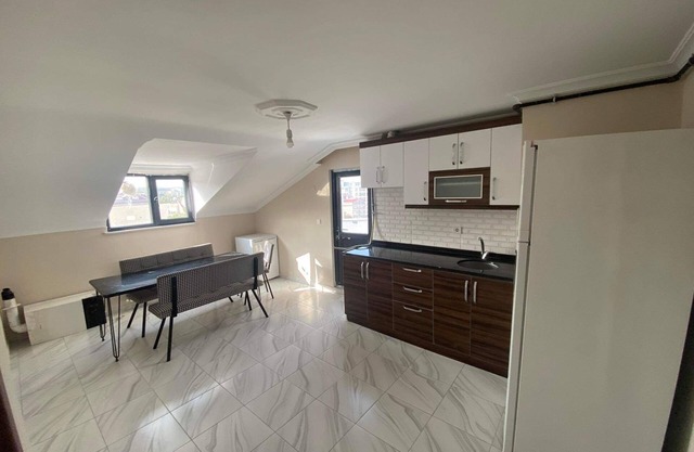 Duplex close to Airport enough for big group/ family