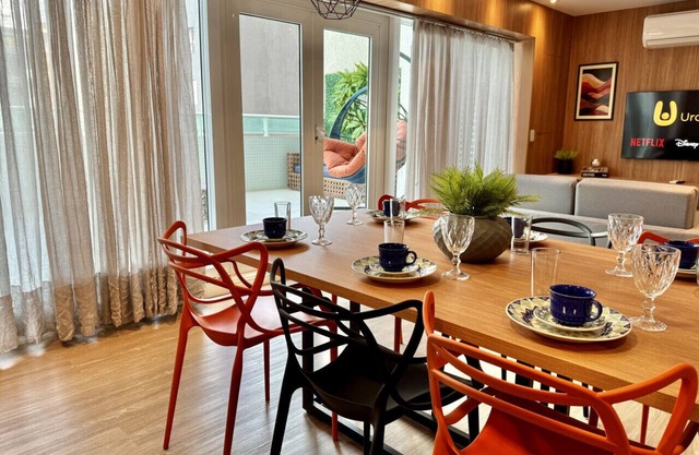 Duplex Incrível, 2 Quartos, varanda, 2 vagas Batel