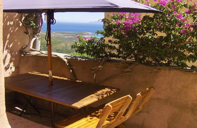 Duplex(Link-up) in beautiful house of character brings down and sea view