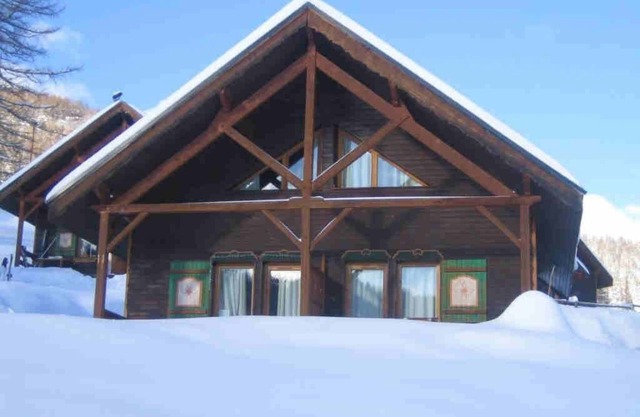 DUPLEX (PLEIADES 11 and 12) MITOYENS DANS CHALET, COSY, DEPARTURE SKIS ON FOOT