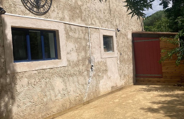 Duplex, Riviere, natural terrace and boules court.