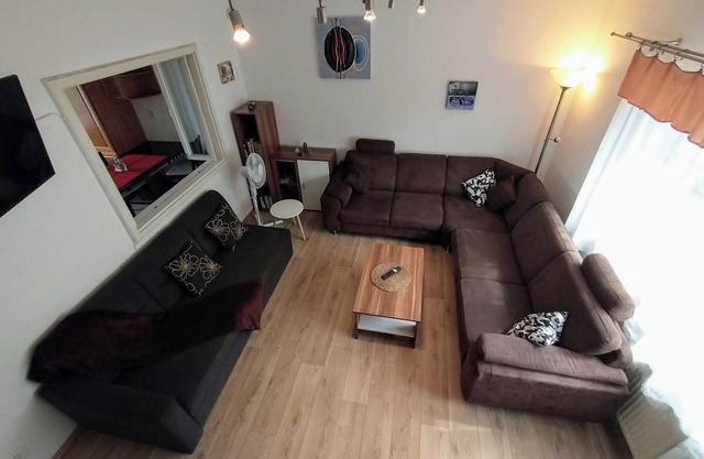 Duplex with garden and terrace in a residential area with free parking