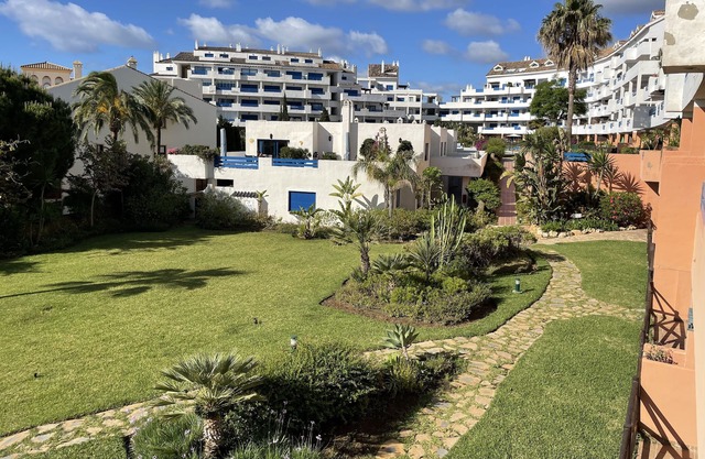 Duquesa Suites Golf and Gardens