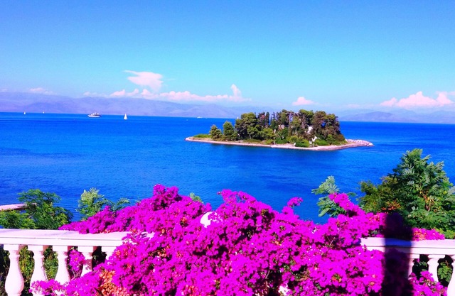 Durrell Corfu Strawberry-pink Villa