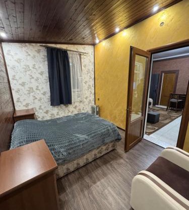 Dzorak House Aghveran, qotej