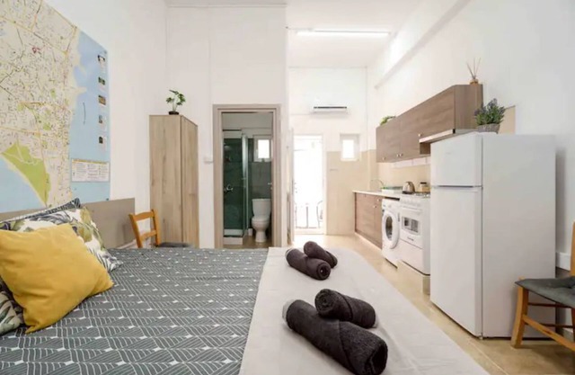 E.C Studio 2 - Cozy studio with AC and WiFi in charming Larnaca