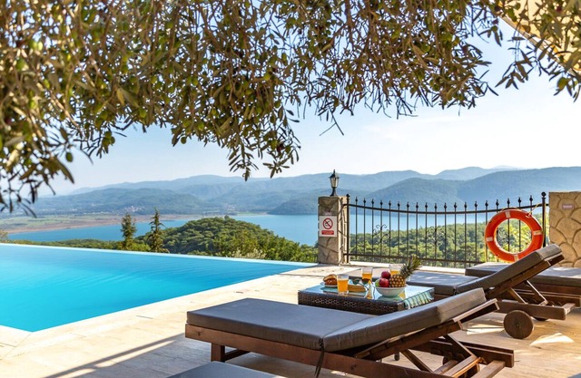 Eagle Heights - Three Bedroom Villa, Sleeps 6