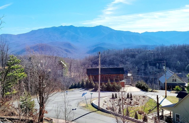 Eagle's Nest Mountain View Hot Tub Location