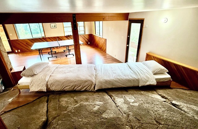 Eagles Nest - Epic Bluff-Top Cabin Squamish Valley